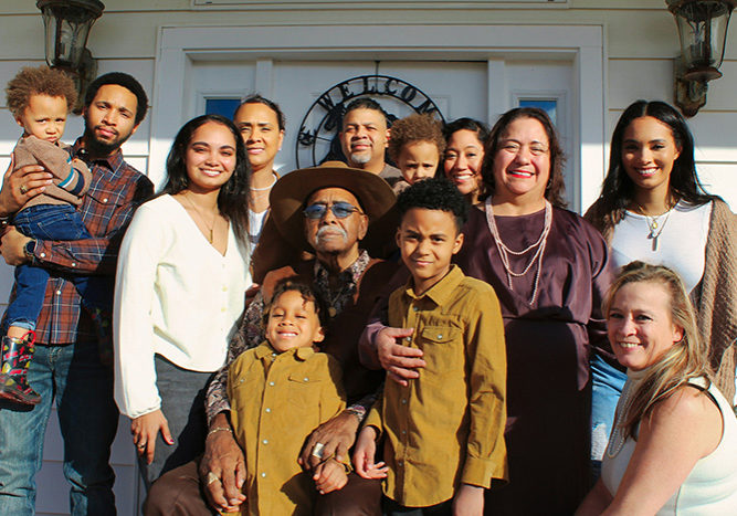 extended-family-posing-for-photo extended family posing for photo
